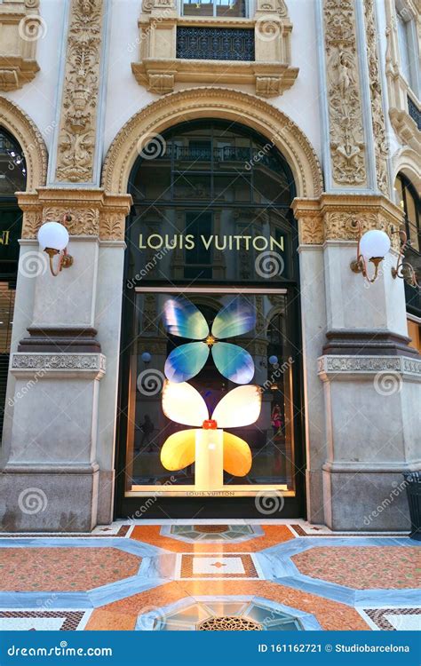 louis vuitton galleria vittorio emanuele milano orari|Louis Vuitton milano galleria.